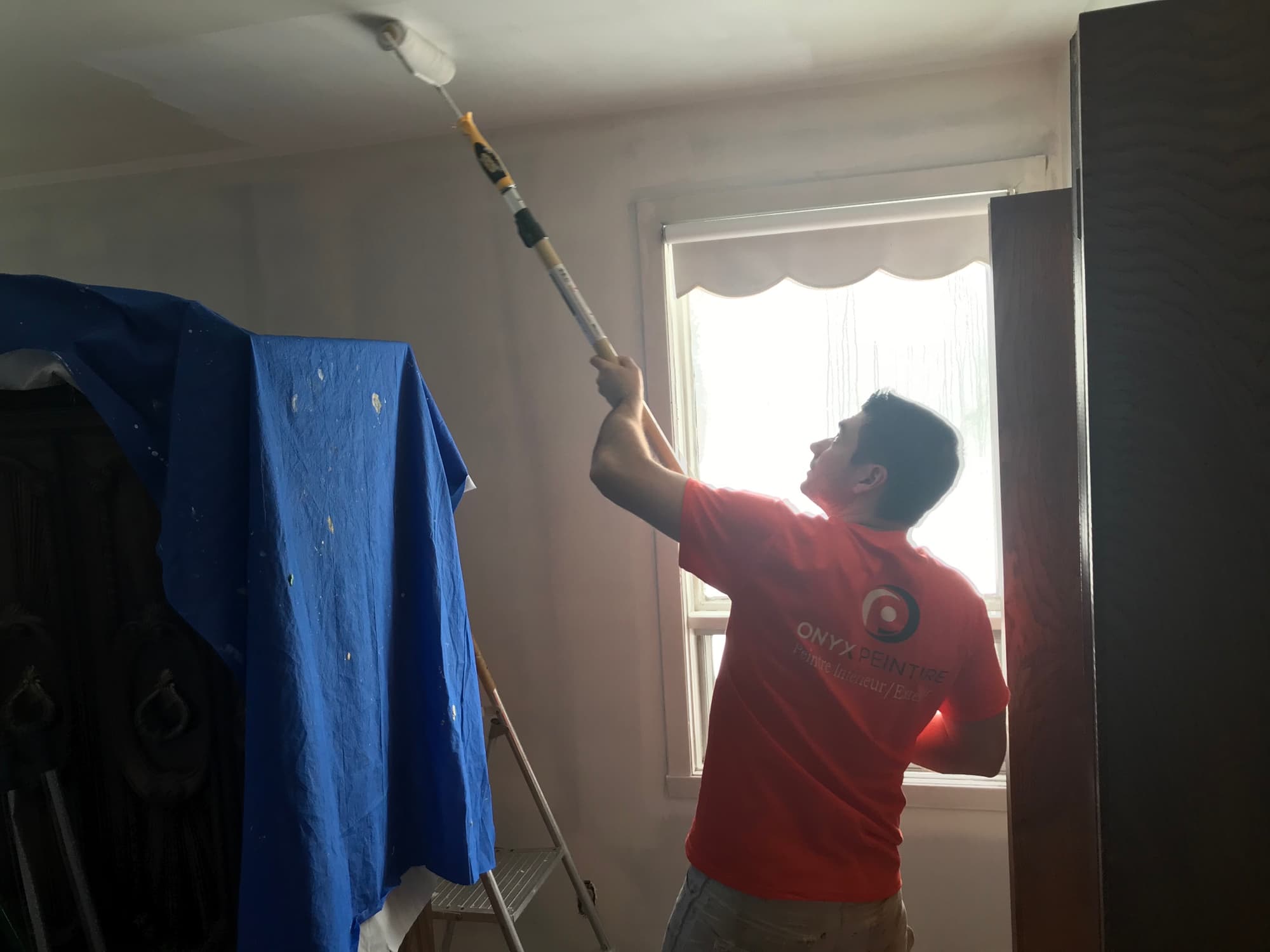 Onyx painter at work